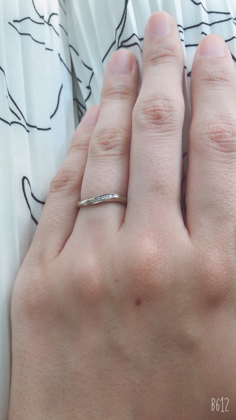 もともとはストレートラインの結婚指輪を購入する予定だったの