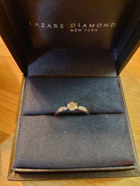 世界三大カッターズブランドと言うことで、石の輝きがとても綺麗