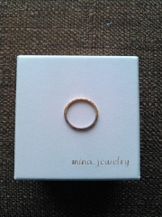 【mina.jewelry(ミナジュエリー)の口コミ】 結婚指輪らしくないデザインの指輪が他のブランドではなかったため、こち…