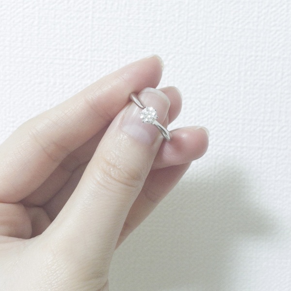 指が細く、手が小さいので、華奢なデザインの指輪を探していまし