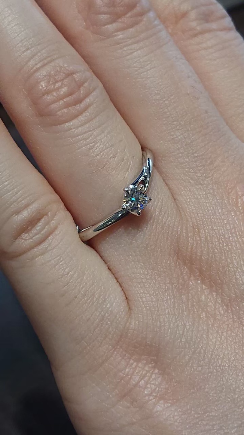 一目惚れで試着してみました。 桜の木を連想させる幹や枝のよう