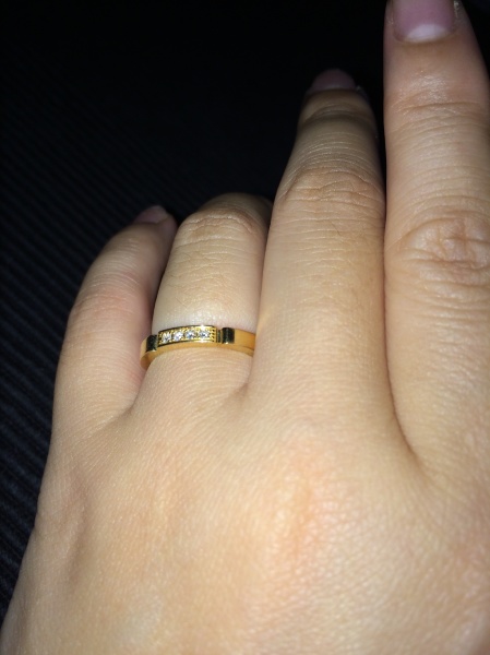 婚約指輪をもらってなかったので、ダイヤ付きを探していました