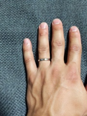 【ORECCHIO(オレッキオ)の口コミ】 デザインとつけ心地がよく、特にブラックダイヤが入っているけど、そこま…