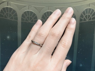 【JKPLANET(JKプラネット)の口コミ】 美女と野獣をイメージした結婚指輪を探していて、その中でも華やかなデザ…