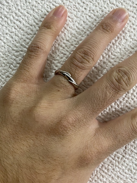 妻と私が「捻れたデザインが良い」ということで、ツイストされた