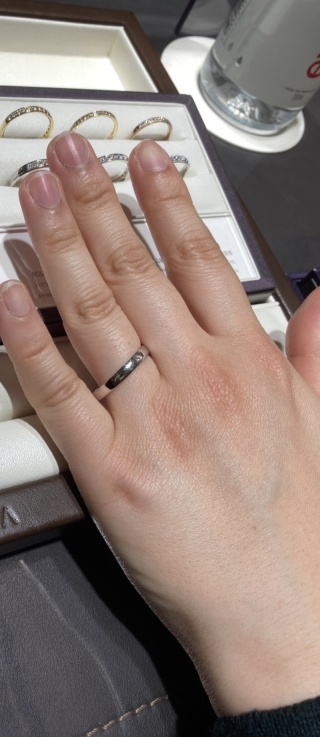 【俄(にわか)の口コミ】 日本人の指に馴染むようなウェーブが柔らかい控えめなデザインが多いです…