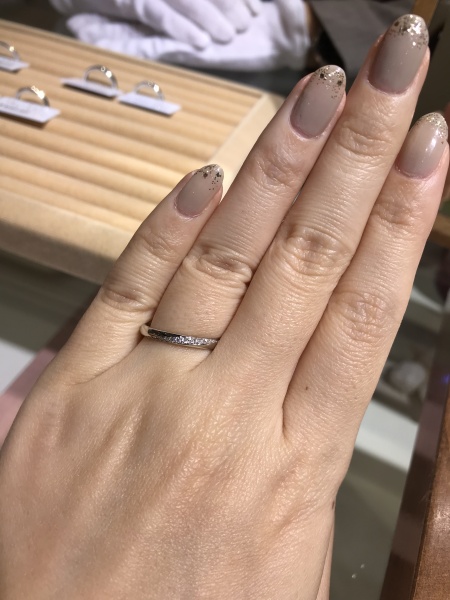 指輪上下に巻き付くようにメレダイヤモンドがあるため 正面から見た時だ Trecenti トレセンテ の結婚指輪の口コミ 評判 Ringraph リングラフ 指輪上下に巻き付くようにメレダイヤモンドがあるため 正面から見た時だ Trecenti トレセンテ の結婚指輪の口コミ 評判 Ringraph リングラフ