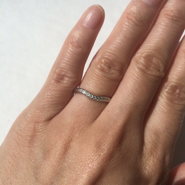 Tiffany 結婚指輪　プラチナ　ダイヤモンド ウェディング バンドリング（プラチナ ダイヤモンド3石 幅2mm）です