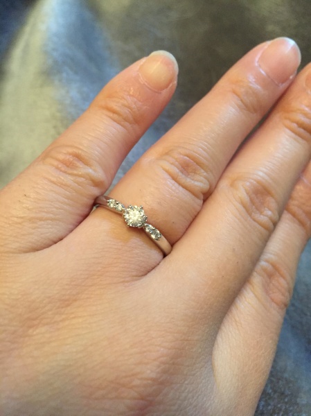 ネットで色々なお店の婚約指輪をみていました。そして色々なお店の指輪