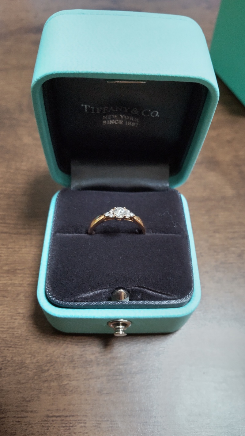 ★Y.★【新品⭐︎未使用品(刻印なし)】 婚約指輪Tiffanyティファニー 彼が買ってきてくれたもので、私に選択権はなかったのですが（笑