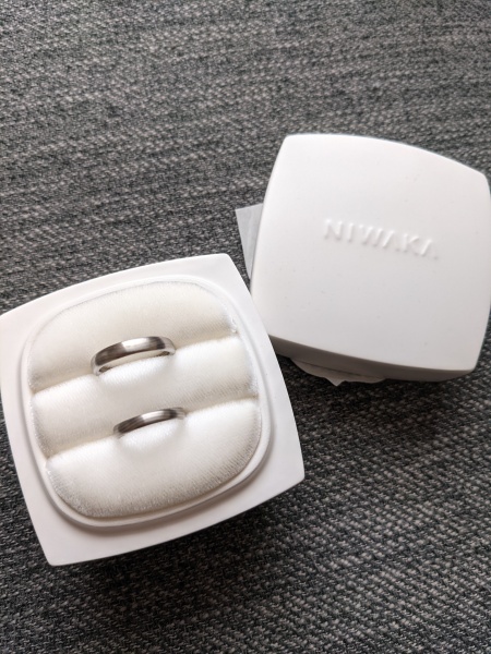 同じブランドのNIWAKAの婚約指輪をプレゼントしてもらったので