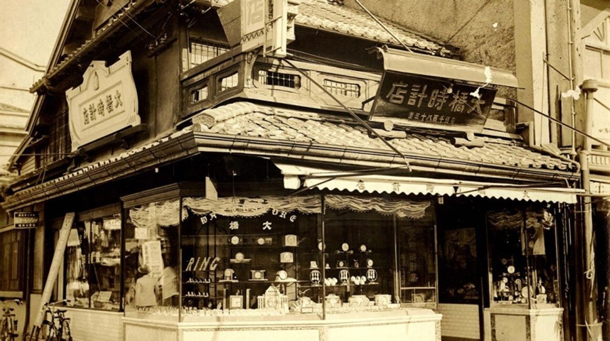 1894年時計店として創業してから130年を超えた熊本・OHASHI。1970年には宝飾品を中心とした「ジュエリーオーハシ」を出店。豊かな歴史の中でOHASHIはデザイン・技術ともに本物の名にふさわしい優れた世界の一流品をお届けして参りました。