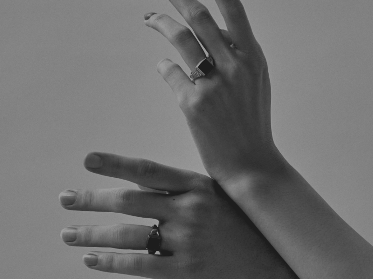 エンゲージリングやマリッジリングは一生ものだからこそ、お互い妥協せずにこだわりを持って選びたい方も多いのではないでしょうか。
そんなこだわり派の方が選ぶのが楽しくなるリングをご紹介します。