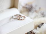 「シンプル」に少しのデザイン性が個性を生み出す結婚指輪