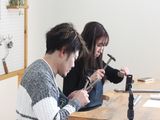 模様ひとつひとつが思い出の証に。槌目の手作り結婚指輪
