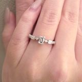 【ORECCHIO(オレッキオ)】＜pipi～ピピ＞四角いダイヤの全てがエメラルドカットダイヤで揃えられているこだわりの婚約指輪。PE-1408-P