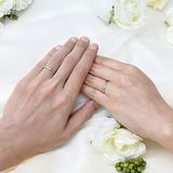 【Over Excellent(オーバーエクセレント)】【Nicotiana　ニコチアナ　～あなたがいれば～】　王道の甲丸フォルムのデザイン。上品な輝きのダイヤモンド入りマッリジリング。
