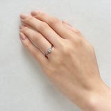 【Over Excellent(オーバーエクセレント)】【Blue Moon Rose ブルームーン・ローズ -月のひかり-】エッジにダイヤモンドが施された、精巧なデザインが美しいリング。