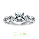 【宝寿堂(ほうじゅどう)】【宝寿堂】個性のある雰囲気で豪華なアームのエンゲージリング《HD02825》 ｜宝寿堂(ほうじゅどう)の婚約指輪