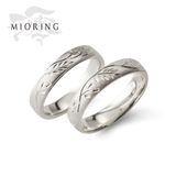 【MIORING(ミオリング)】MIORING 自由鍛造にやさしい和彫りがきらめく結婚指輪  萩-はぎ-