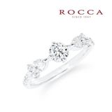 【ROCCA(ロッカ)】【ROCCA】サイドにあしらわれたハートのダイヤモンドが可愛いエンゲージリング OEM2