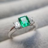 【BRIDGE ANTWERP BRILLIANT GALLERY(ブリッジ・アントワープ・ブリリアント・ギャラリー)】Emerald platinum engagement ring