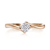 【DIAMOND DOT LAB(ダイアモンド ドット ラボ)】hibiki【ひびき】のエンゲージジリング(婚約指輪)。