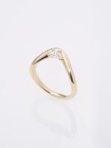 【ENEY(エネイ)】DROP CURVE 0.2CT HALF MOON DIAMOND K18YG RING