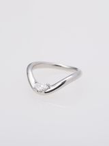 【ENEY(エネイ)】DROP CURVE 0.2CT HALF MOON DIAMOND PT900 RING