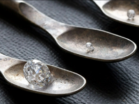 まずはお好みのダイヤモンドをHPで検索！