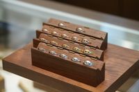 4種類の素材と６種類の幅から選べる！サンプルも本物の地金でご用意しているのでイメージが付きやすく安心