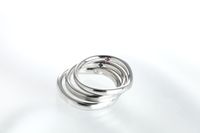 宝石に想いを託したWISH STONEシリーズ。特別なシークレットストーンをリングの内側に。