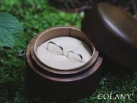 丈夫で生活空間になじむ『くるみの木のケース』に入れてご納品