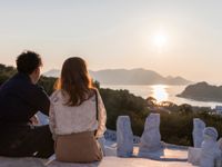 広島の観光名所を巡りながら、二人の思い出を深める「リング選びの旅」を