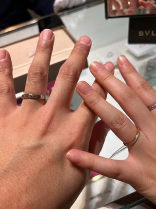 シンプルかつ上品で夫婦共に人目見て気に入りました。同じ