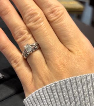CHAUMET(ショーメ) ビーマイラブ ハニカムリング 重ね付け 重ね付けが楽しめる「ショーメ」の「ビー マイ ラブ」 | VERY NaVY