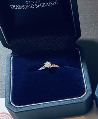 【銀座ダイヤモンドシライシの口コミ】 とても綺麗なダイヤモンドをおすすめしてくださいました。本当に綺麗で澄…