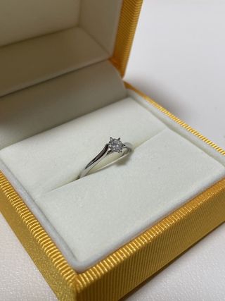 【ケイウノ ブライダル(K.UNO BRIDAL)の口コミ】 シンプルかつ重ね付けをしやすいデザインです。お手頃な価格なのにしっか…