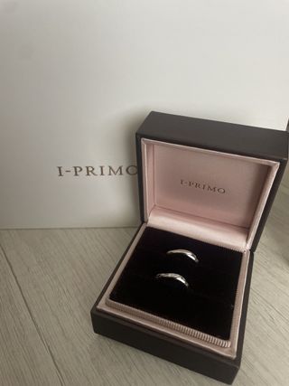 【アイプリモ(I-PRIMO)の口コミ】 シンプルなデザインでダイアモンドが3つは素敵な意味が込められていると聞…