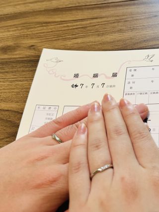 【アイプリモ(I-PRIMO)の口コミ】 シンプルで上品なデザインが魅力の結婚指輪です。指にしっくりと馴染む軽…