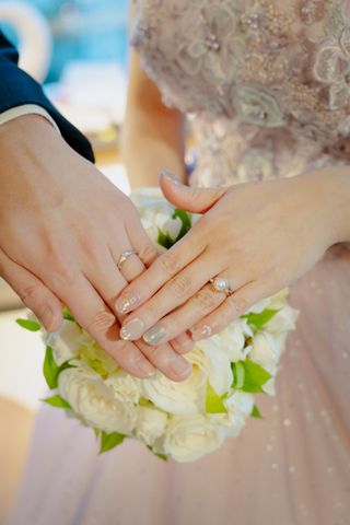 【ケイウノ ブライダル(K.UNO BRIDAL)の口コミ】 エンゲージリング石がパールになっているのがこだわりポイントです。
誕生…