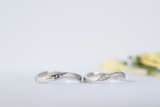 【CRAFY(クラフィ)の口コミ】 手に馴染みやすいウェーブの形に、グリッターの切り替えを組み合わせてデ…