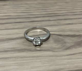 【ブルガリ(BVLGARI)の口コミ】 重ねづけしやすいようにシンプルなデザインのものを選びました。
ダイヤモ…