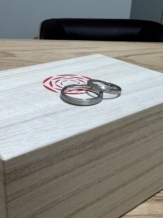 【出雲結(いずもゆい)の口コミ】 デザインがシンプルで着け心地最高です。
指輪に付けられた雲結という名の…