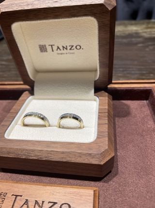 【TANZO.(鍛造指輪)の口コミ】 グリーンゴールドをベースにダイヤとプラチナのスターダストを贅沢にハー…