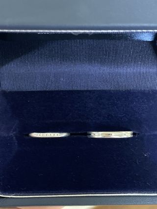 【銀座ダイヤモンドシライシの口コミ】 ストレートは、王道で指にあいやすくおすすめです。3石、5石、7石と選ぶこ…