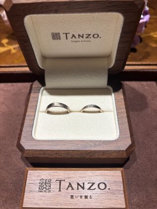【TANZO.(鍛造指輪)の口コミ】 鍛造製法で強度が強く高品質なところに惹かれました。
職人さんが丁寧に仕…