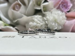 【TANZO.(鍛造指輪)の口コミ】 派手すぎず、地味すぎずに品よく、手元を綺麗に輝かせてくれるダイヤモン…