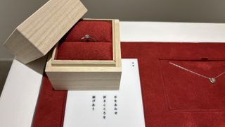 【出雲結(いずもゆい)の口コミ】 今回、【祈結】というデザインの婚約指輪を注文させていただきました。こ…