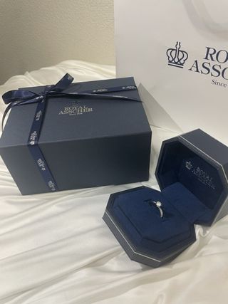 【ROYAL ASSCHER(ロイヤル・アッシャー)の口コミ】 ちょっとだけ他と違うデザインでウェーブが可愛い！
初めて見た時に、これ…